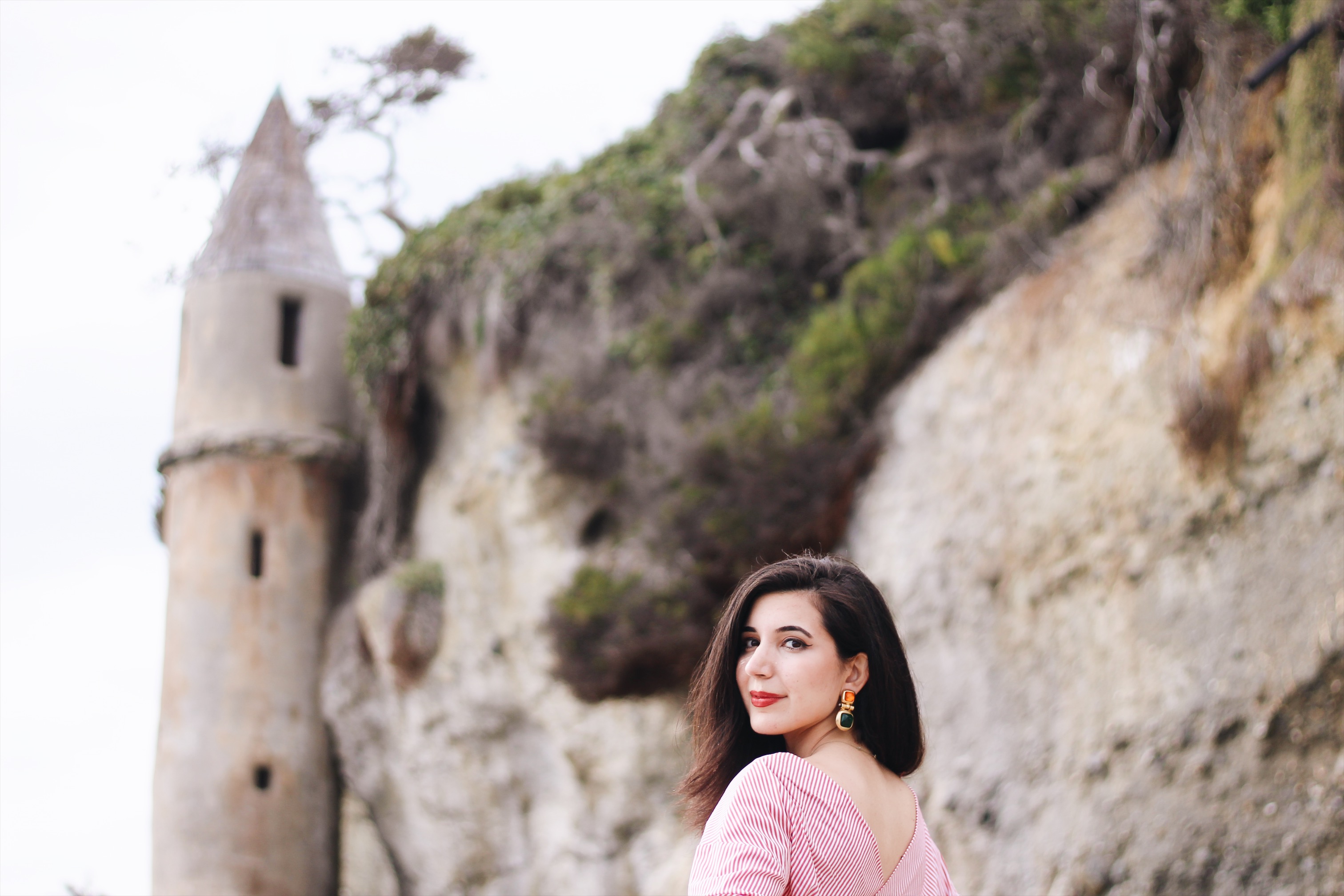 Laguna Beach, Victoria Beach, California, Zara, lookbook, beach outfit, white shorts, statement earrings