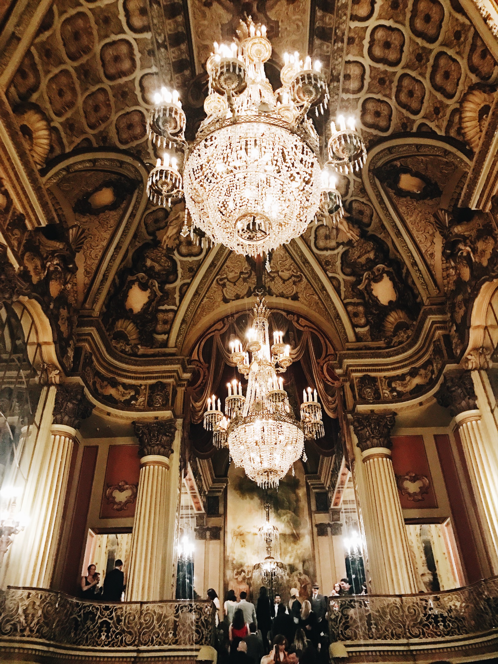Los Angeles Theatre, Old Hollywood, glamour, ASOS, retro dress, retro earrings, black and white dress, Burberry, Burberry purse, curly hair, red lips, Downtown Los Angeles, historic Los Angeles, LA style, Roman Holiday, Audrey Hepburn, clutch, strapped heel, shawl, Louis Vuitton, halter dress