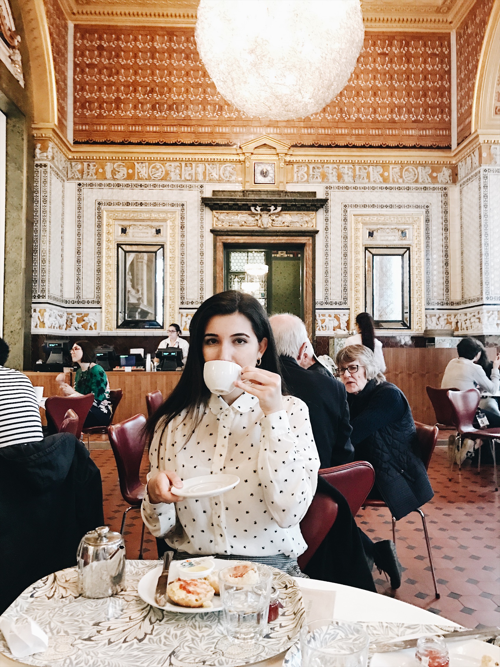 South Kensington, London, United Kingdom, London fashion, lookbook, fashion blogger, gingham pants, collared top, chic, Kate Spade, Zara, Victoria and Albert Museum, afternoon tea
