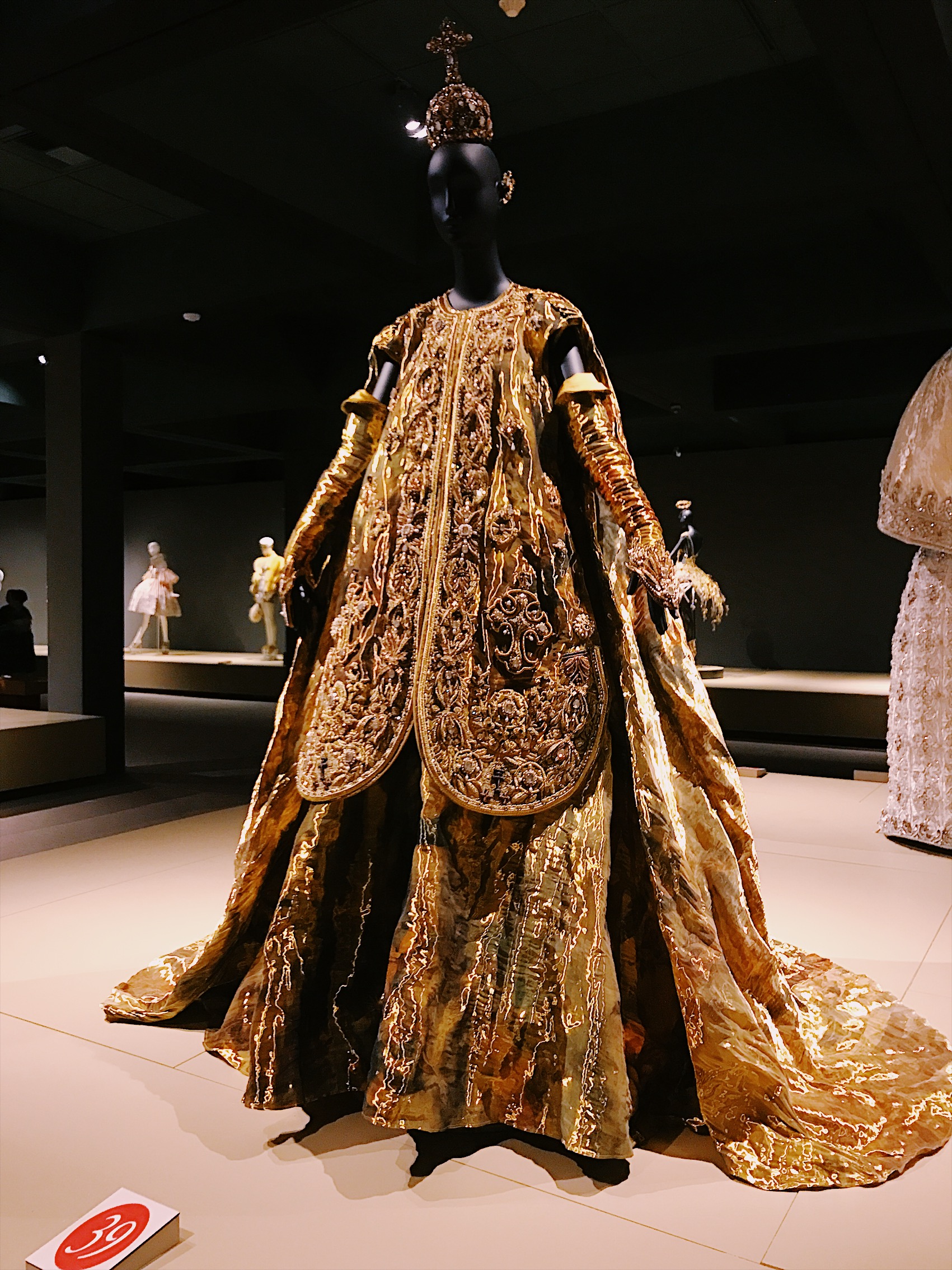 Guo Pei, Bowers Museum, Orange County, Chinese couture, haute couture, Chambre Syndicale de la Haute Couture, Paris fashion week, fashion week, fashion exhibition, museum exhibition, embroidery, Guo Pei, Guo Pei Encounter, Guo Pei 1002 Nights, fashion designer