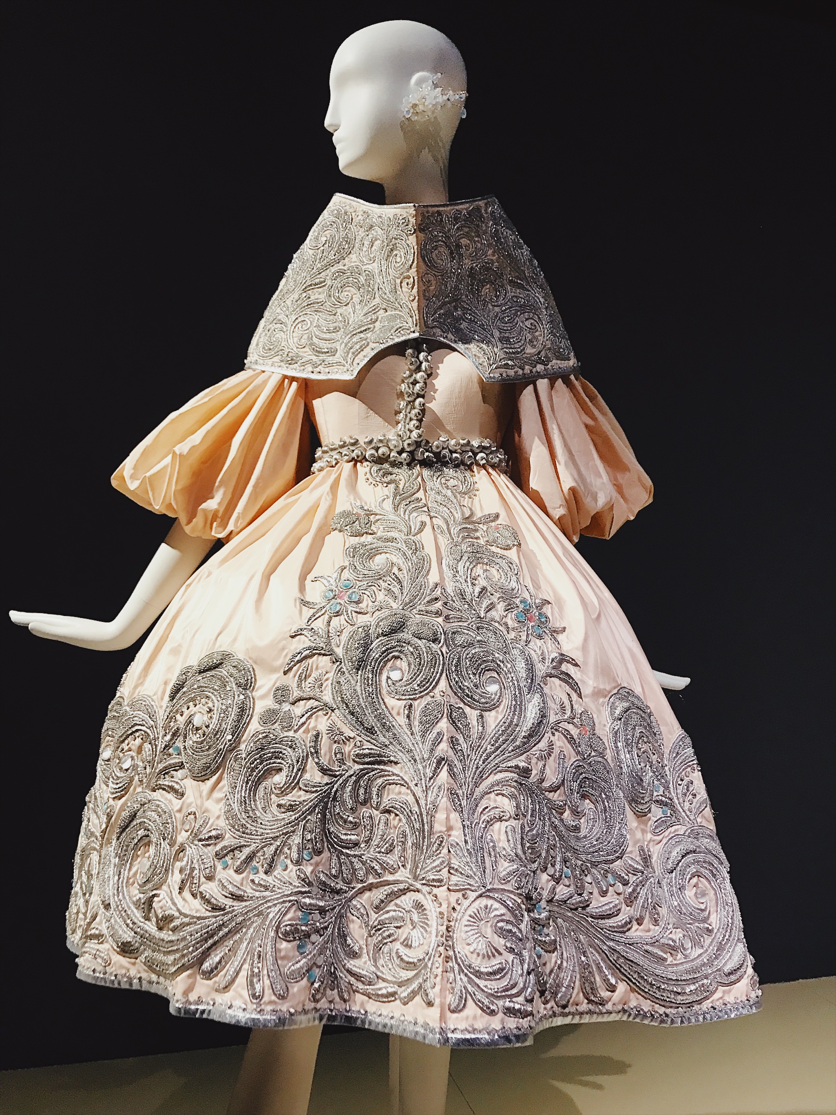 Guo Pei, Bowers Museum, Orange County, Chinese couture, haute couture, Chambre Syndicale de la Haute Couture, Paris fashion week, fashion week, fashion exhibition, museum exhibition, embroidery, Guo Pei, Guo Pei Encounter, Guo Pei 1002 Nights, fashion designer