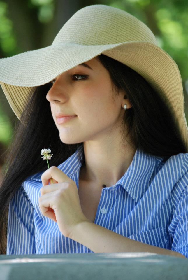 new year, new decade, 10 year challenge, fashion, personal style, fashion blogger, self reflection, self growth, what I wore, wardrobe choices, preppy, preppy style, button down, floppy hat