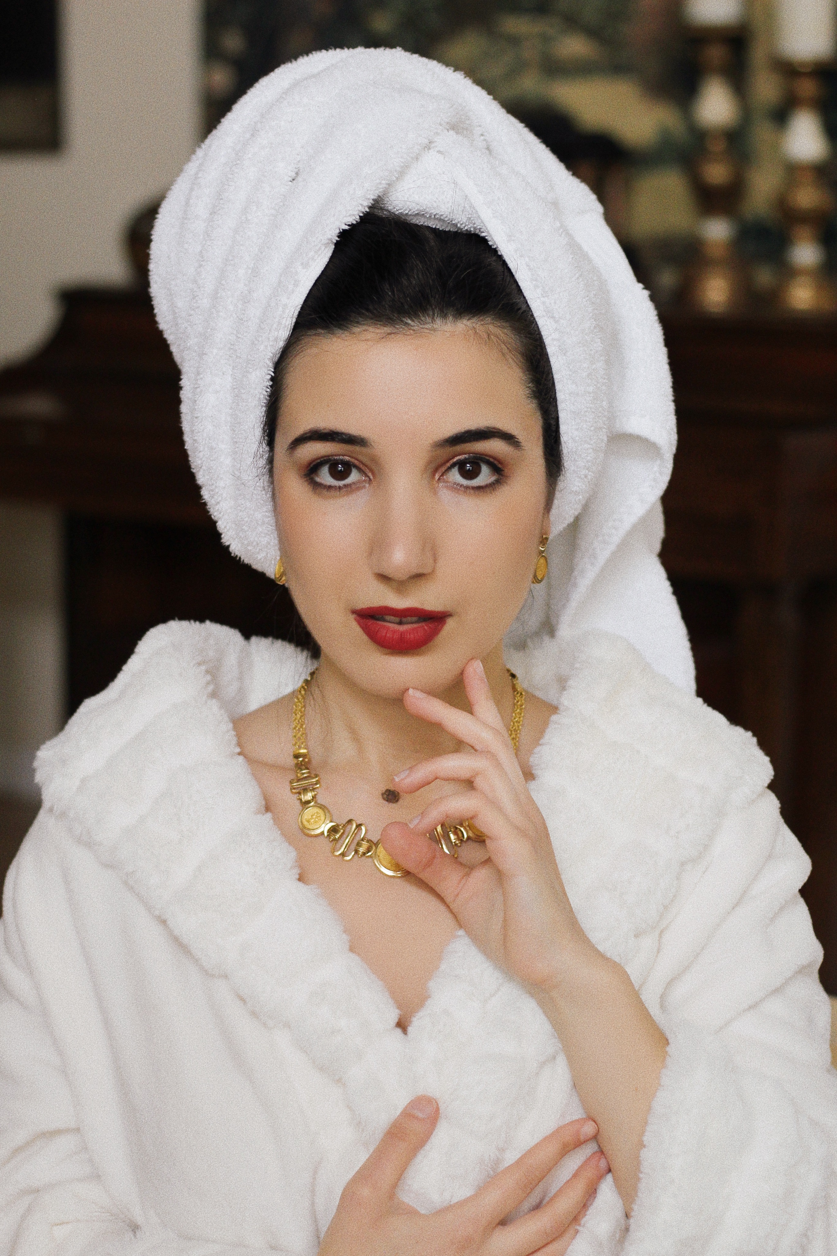 social distancing, binge watch, Netflix and Chill, COVID19, coronavirus, spa outfit, vintage, Sophia Loren, beauty, health and wellness, fashion documentaries, white robe, red lipstick, gold jewelry, Vogue, vintage fashion photos, outfit of the day, high fashion, outfit of the day, look of the day, style diary, indoor activities, R&R, rest and relation, pampering