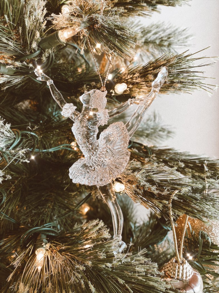 red heels, red pumps, Christmas outfit, Christmas decorations houndstooth dress, gold hoop earrings, Christmas fashion, holiday fashion, holiday style, holiday outfit, red lips, green dress,