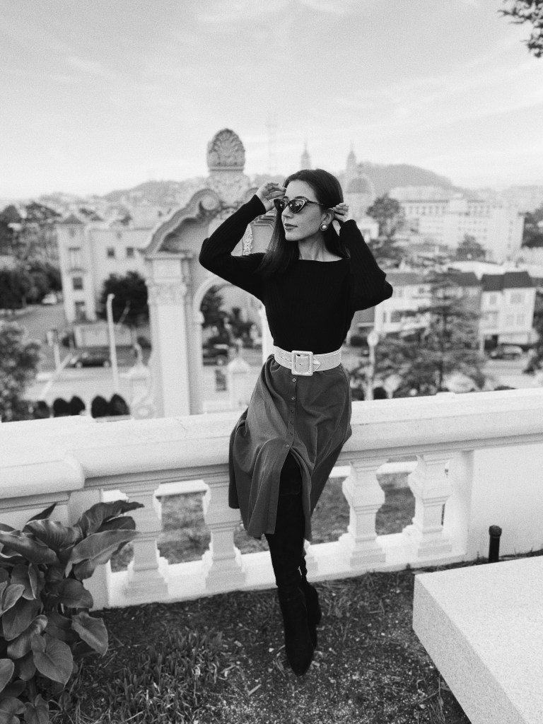 Jackie Kennedy style, Jackie-O style, Jackie Kennedy outfit, Tahari, black sweater, button down skirt, vintage belt, vintage style, vintage fashion, outfit of the day, ootd, minimalist style, pearl earrings, vintage earrings, San Francisco, San Francisco style, seventies style, '70s style