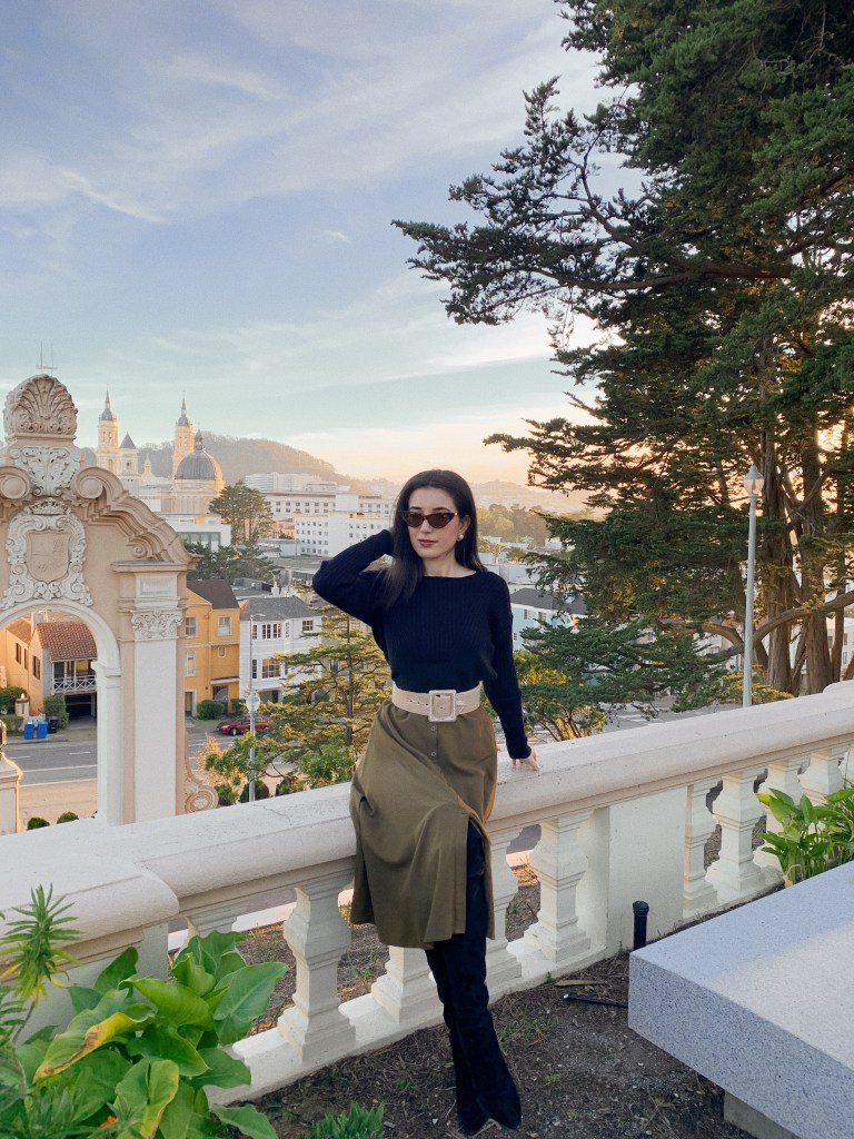 Jackie Kennedy style, Jackie-O style, Jackie Kennedy outfit, Tahari, black sweater, button down skirt, vintage belt, vintage style, vintage fashion, outfit of the day, ootd, minimalist style, pearl earrings, vintage earrings, San Francisco, San Francisco style, seventies style, '70s style