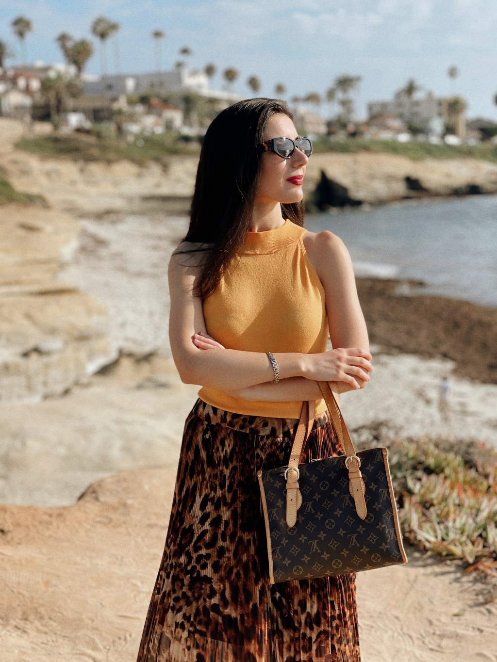 La Jolla, beach, La Jolla Cove, travel, dame traveler, blogger, fashion blogger, ootd, leopard print, orange, tangerine top, hoop earrings, fall fashion, tortoise shell sunglasses, Anne Klein, Persian, Assyrian