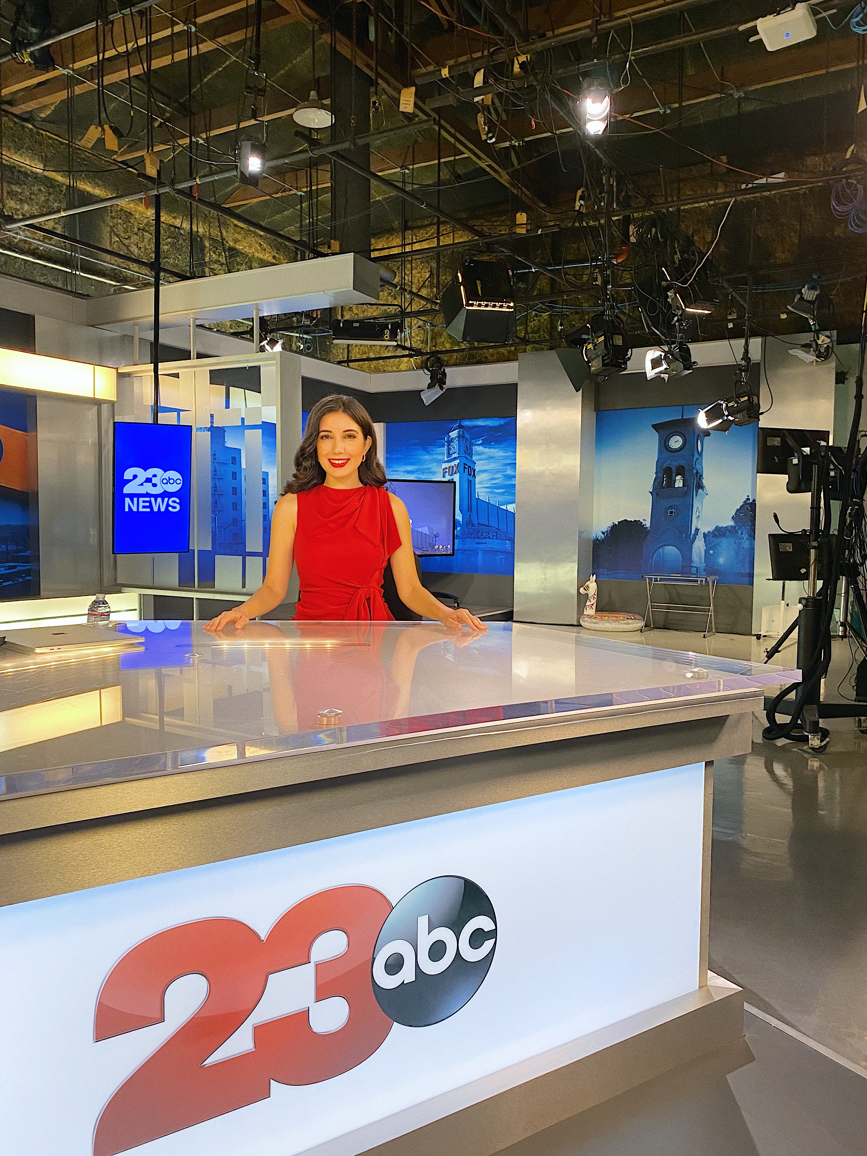 Cinq a Sept, red dress, bow dress, French girl style, Anchor, news anchor style, TV host, TV host style